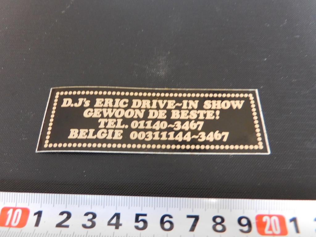 sticker hulst DJ's ERIC drive-in show gewoon de beste!, Ophalen, Zo goed als nieuw