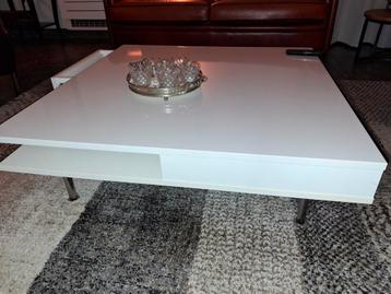 Moderne witte salontafel met opbergruimte beschikbaar voor biedingen