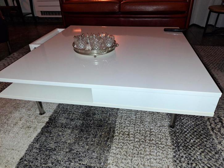 Moderne witte salontafel met opbergruimte, Huis en Inrichting, Tafels | Salontafels, Zo goed als nieuw, Minder dan 50 cm, 50 tot 100 cm