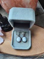 Sierlijke zilveren maansteen oorbellen te koop, Ophalen of Verzenden, Nieuw, Zilver