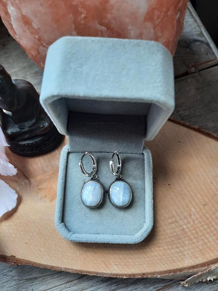 Sierlijke zilveren maansteen oorbellen te koop, Sieraden, Tassen en Uiterlijk, Oorbellen, Nieuw, Zilver, Ophalen of Verzenden