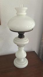 Antieke olielamp wit glas, Antiek en Kunst, Ophalen