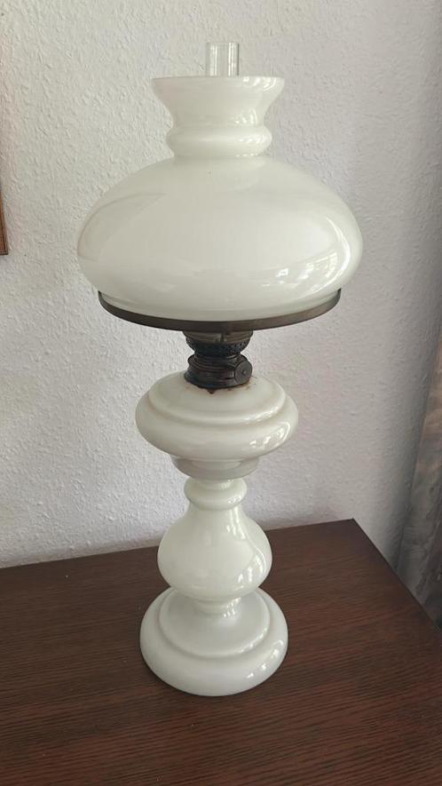 Antieke olielamp wit glas, Antiek en Kunst, Antiek | Lampen, Ophalen