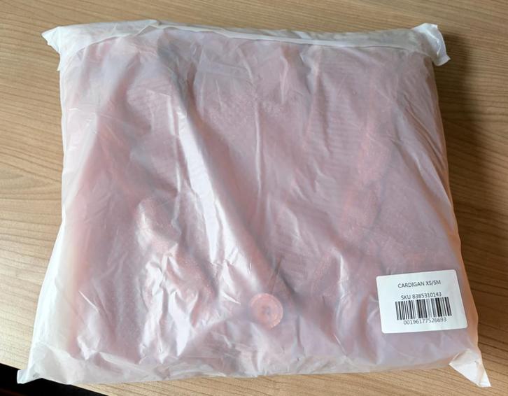 Taylor Swift Showgirl Cardigan - XS/SM (nog in verpakking), Kleding | Dames, Truien en Vesten, Nieuw, Maat 34 (XS) of kleiner