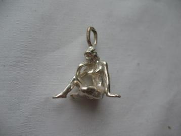 Klein Zilveren hanger * Vrouw * Vintage beschikbaar voor biedingen