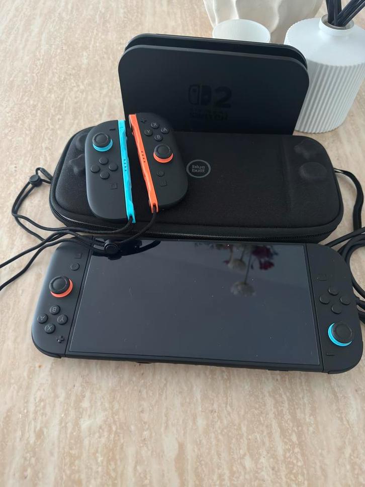 Switch 2 + 2 extra Joy-Cons + 3 spellen, Spelcomputers en Games, Spelcomputers | Nintendo Switch, Zo goed als nieuw, Switch Original