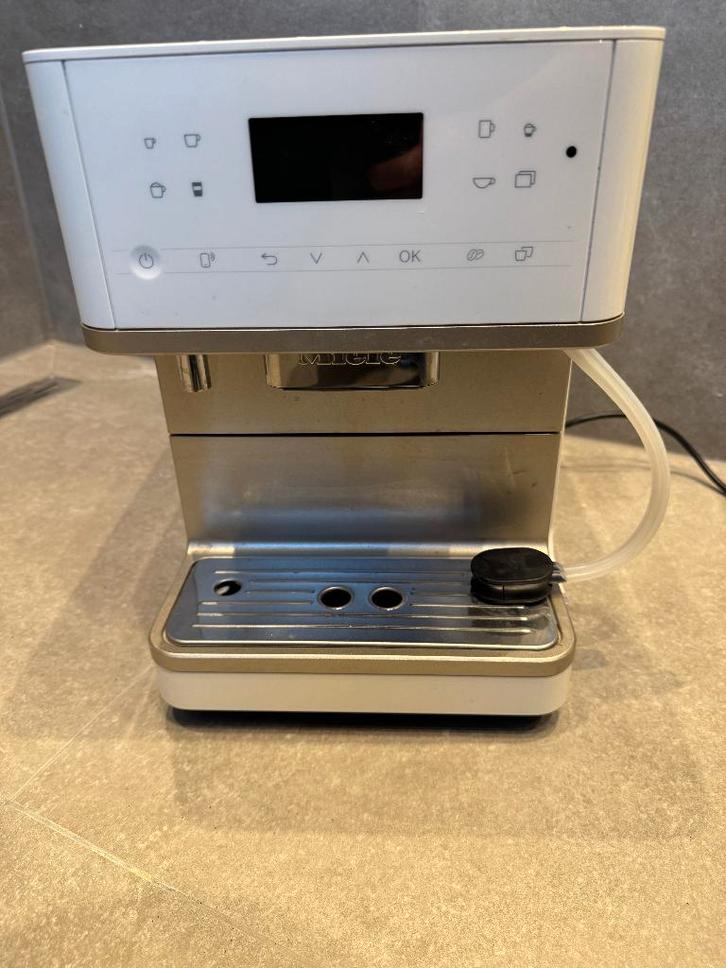 Miele CM6360 Espresso Machine- Defect (Vastgelopen zetgroep), Witgoed en Apparatuur, Koffiezetapparaten, Niet werkend, Gemalen koffie