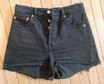 Bijna nieuw zwart korte jeans Levi's maat 26, Kleding | Dames, Spijkerbroeken en Jeans, Ophalen of Verzenden, Zo goed als nieuw
