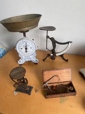 Collectie oude weegschalen beschikbaar voor biedingen