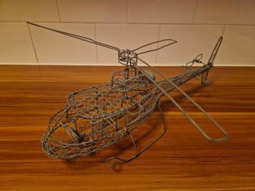Te Koop: Designhelikopter gemaakt van staaldraad beschikbaar voor biedingen