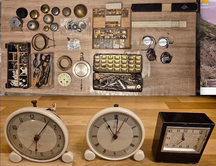Zeer veel klok onderdelen en klokkenmakers gereedschap., Antiek en Kunst, Antiek | Klokken, Ophalen of Verzenden
