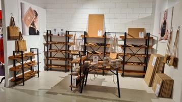 2x presentatietafel beschikbaar voor biedingen