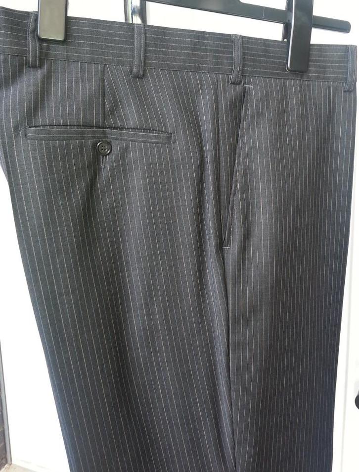pantalon Dick Holthaus met 2 kleuren krijtstreep maat 52, Kleding | Heren, Kostuums en Colberts, Gedragen, Maat 52/54 (L), Grijs