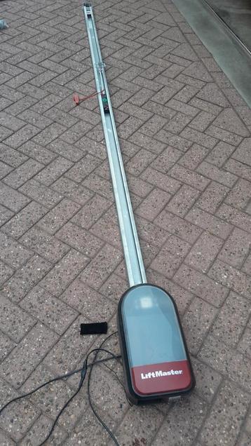 Garagedeur Motor - LiftMaster beschikbaar voor biedingen