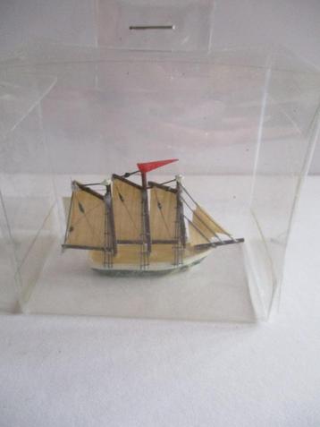 poppenhuis Bootje beschikbaar voor biedingen