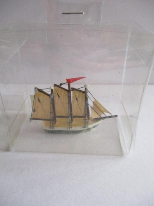 poppenhuis Bootje, Verzamelen, Poppenhuizen en Toebehoren, Zo goed als nieuw, Decoratie, Ophalen of Verzenden