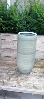 Grote lichtgrijze bloempot - 67cm hoog, Tuin en Terras, Rond, Tuin, Zo goed als nieuw, Aardewerk