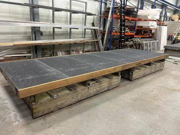 Gerenoveerde gebruikte houten steigers te koop beschikbaar voor biedingen