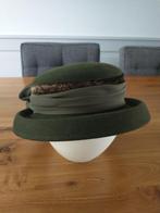 Kerk hoedje 55 cm donker groen, Kleding | Dames, 55 cm (S, 6⅞ inch) of minder, Hoed, Ophalen of Verzenden, Zo goed als nieuw