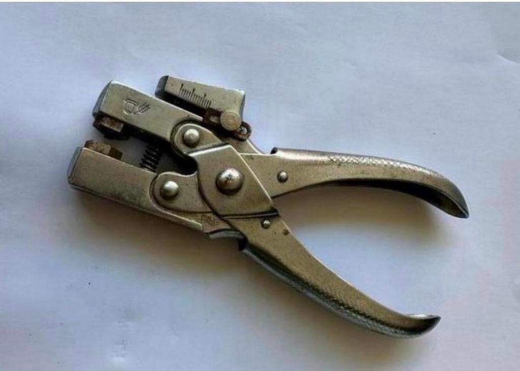 Vintage  gaatjes / oogjes tang, Ophalen of Verzenden