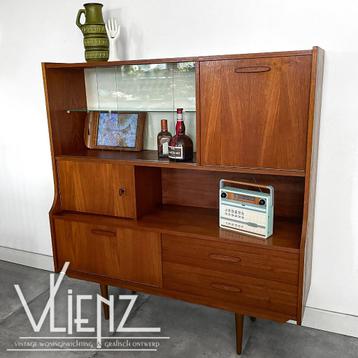 Midcentury, vintage highboard kast, vitrinekast, barkast beschikbaar voor biedingen