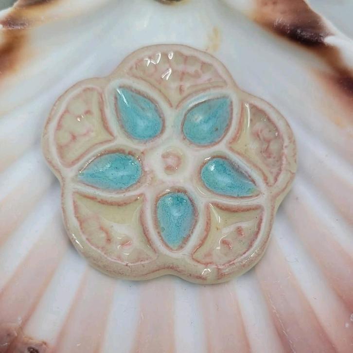 Broche bloem., Sieraden, Tassen en Uiterlijk, Broches, Zo goed als nieuw, Overige materialen, Overige kleuren, Ophalen of Verzenden