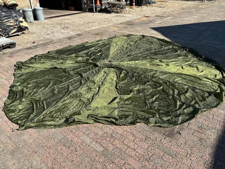 Originele US Army Parachute – Ø 7 meter, Verzamelen, Militaria | Algemeen, Landmacht, Overige typen, Amerika, Ophalen of Verzenden