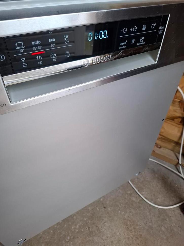 Mooie half inbouw vaatwasser bosch serie 6, Witgoed en Apparatuur, Vaatwasmachines, Gebruikt, Inbouw, Minder dan 85 cm, Ophalen of Verzenden