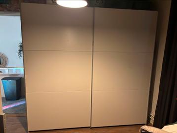 Gratis kast 2.15 breed beschikbaar voor biedingen