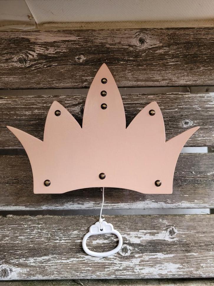 Muziekdoos Kroon Hout Zalmroze, Kinderen en Baby's, Kinderkamer | Inrichting en Decoratie, Zo goed als nieuw, Wanddecoratie, Ophalen of Verzenden