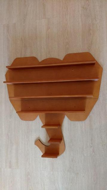 Houten muurdecoratie rek in de vorm van een olifanten kop beschikbaar voor biedingen