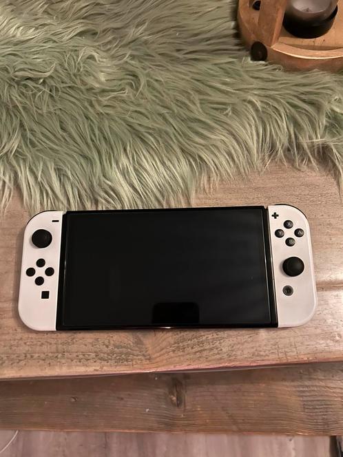 Switch Oled met enorm veel spellen en extras, Spelcomputers en Games, Spelcomputers | Nintendo Switch, Zo goed als nieuw, Switch OLED