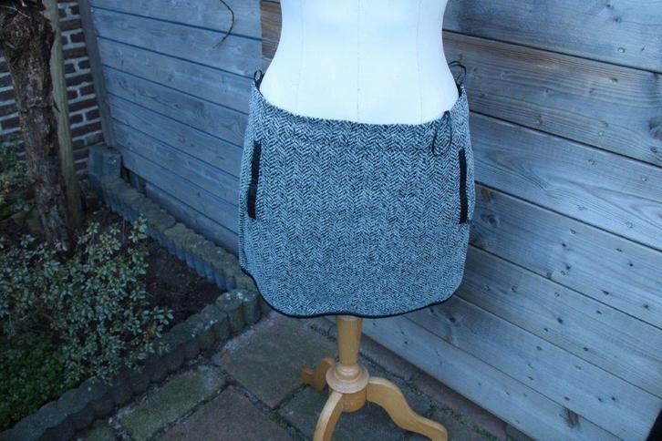 Rok grijs Vanilia mt 38 winter Vaste prijs, Kleding | Dames, Rokken, Zo goed als nieuw, Maat 38/40 (M), Grijs, Boven de knie, Ophalen of Verzenden