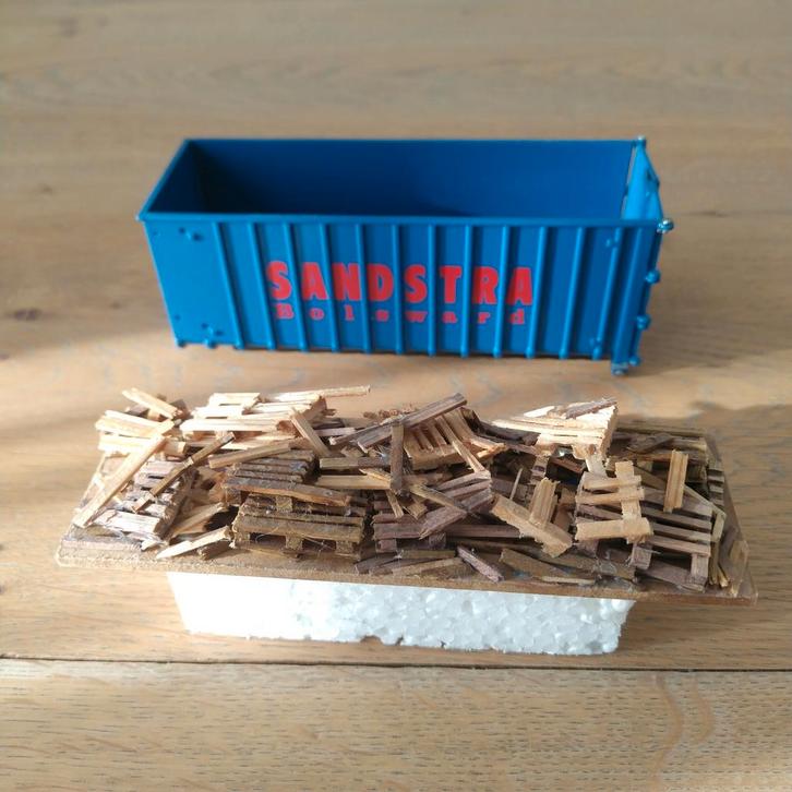 Tekno lading houtafval/pallets voor 40 m3 containers, Hobby en Vrije tijd, Modelauto's | 1:50, Bus of Vrachtwagen, Tekno, Ophalen of Verzenden