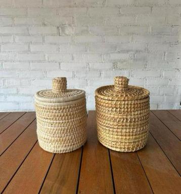 Prachtige Marokkaanse berber bohemian handgemaakte manden beschikbaar voor biedingen