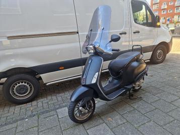 HANDEL / EXPORT : Vespa sprint 2017 , 1e eigenaar !! Alarm  beschikbaar voor biedingen