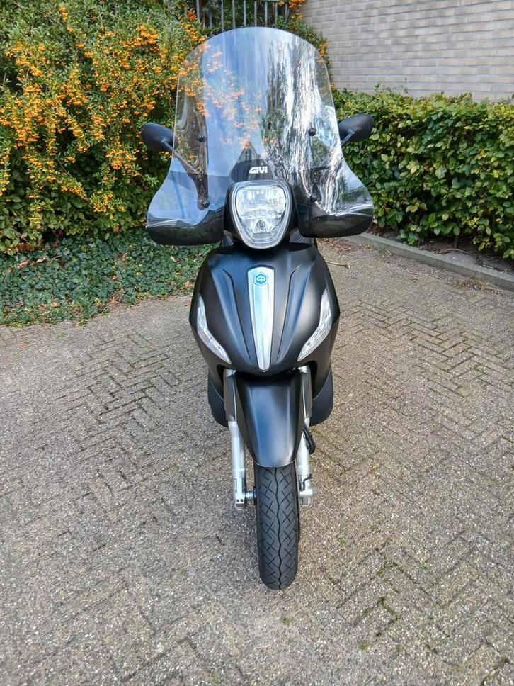 Beverly 350 motorscooter nette staat, Fietsen en Brommers, Scooters | Piaggio, Zo goed als nieuw, Overige modellen, Benzine, Ophalen of Verzenden