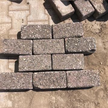 225 m2 Gebruikte betonklinkers beschikbaar voor biedingen