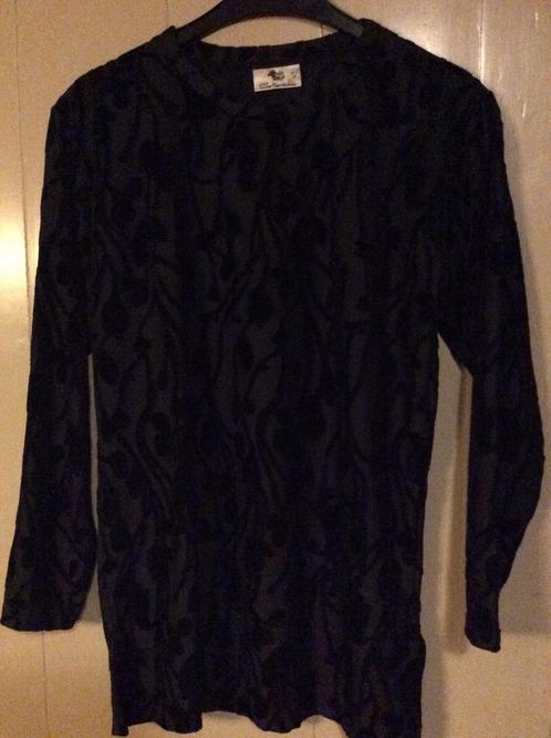 Mooie zwarte top, velours reliëfmotief, Setterlaine.Small., Kleding | Dames, Tops, Zo goed als nieuw, Maat 36 (S), Zwart, Lange mouw