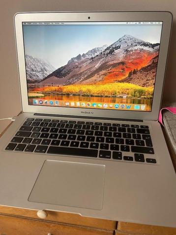 Mac book air 13 inch 2012 incl oplader en beschermhoes beschikbaar voor biedingen