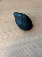 Logitech Lift ergomische muis inclusief mouse pad, Computers en Software, Muizen, Rechtshandig, Muis, Ergonomisch, Ophalen of Verzenden
