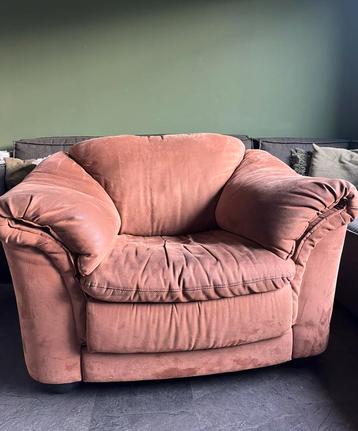 Comfortabele brede fauteuil – warmbruin en superzacht beschikbaar voor biedingen