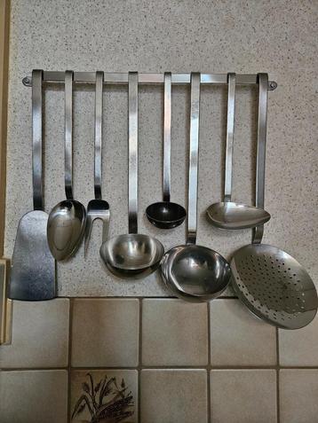 vintage keukenrek met soeplepels etc. beschikbaar voor biedingen