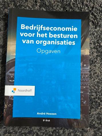 Bedrijfseconomie voor het besturen van organisaties beschikbaar voor biedingen