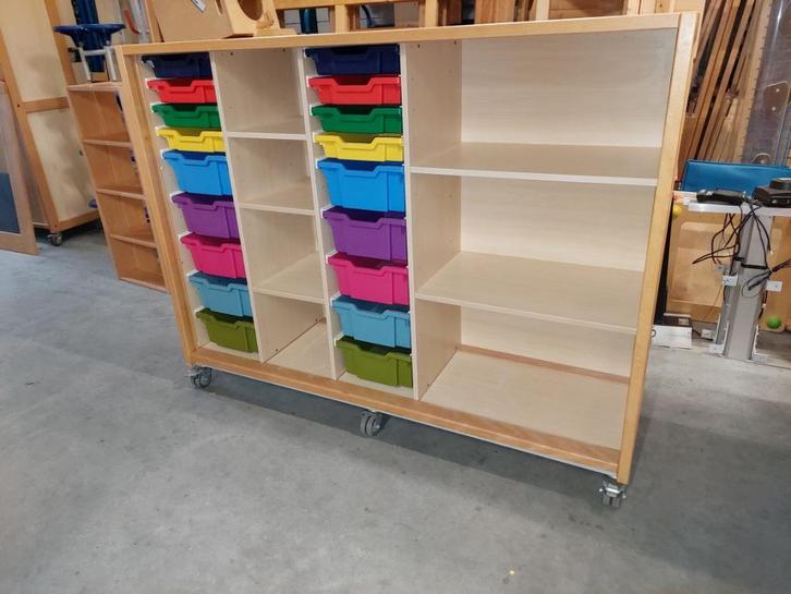 Grote Schilte kieskast / kinderopvangkast / kast 480 h:135cm, Kinderen en Baby's, Kinderkamer | Commodes en Kasten, Zo goed als nieuw