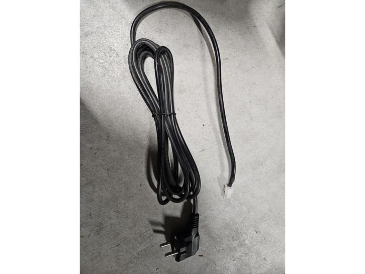 Partij 32x kabels / aansluitkabels met stekker, Computers en Software, Pc- en Netwerkkabels, Nieuw