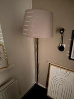 Vloerlamp zwart en taupe, Huis en Inrichting, Lampen | Vloerlampen, Ophalen, Zo goed als nieuw