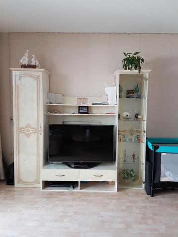 Tv kast wandkast dressoir beschikbaar voor biedingen