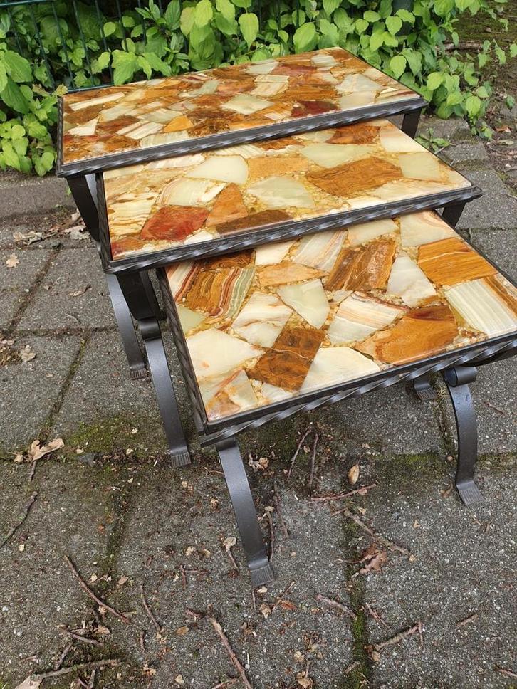 3 speksteen bijzet tafeltjes., Huis en Inrichting, Tafels | Bijzettafels, Gebruikt, Rond, Minder dan 45 cm, Minder dan 55 cm, Hout