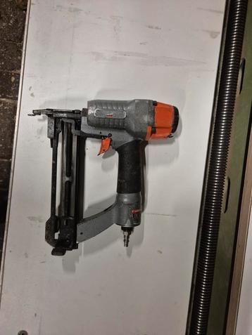 Max tacker  beschikbaar voor biedingen